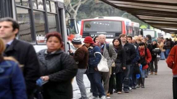 La inflación sigue comiendo el bolsillo popular, aunque el gobierno la festeje