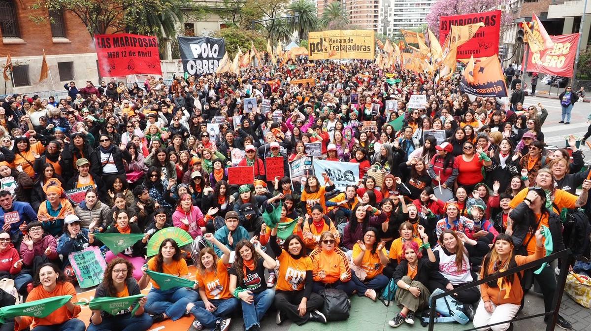 Masivo acto del Plenario de Trabajadoras en el Encuentro Plurinacional de Mujeres y Diversidades