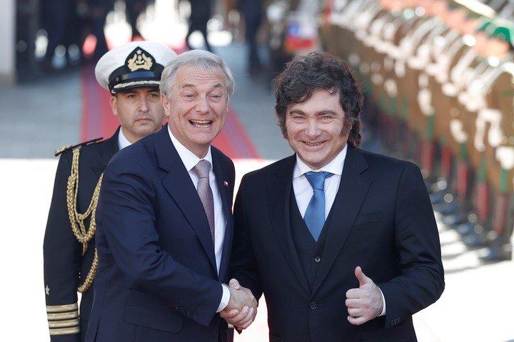 Milei reivindicó a Pinochet y al gobierno chileno, dos enemigos de la causa Malvinas