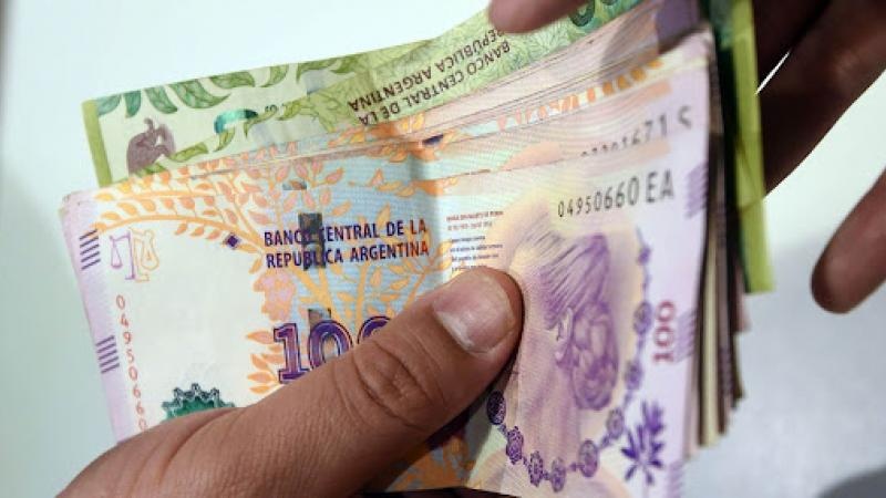 dinero pesos salario devaluación