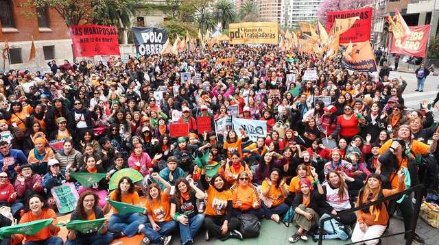 Masivo acto del Plenario de Trabajadoras en el Encuentro Plurinacional de Mujeres y Diversidades