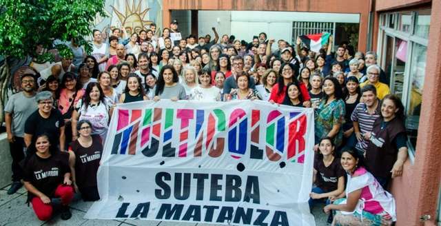 "Integrantes de la lista Multicolor del SUTEBA Seccional la Matanza. En el centro del grupo se encuentra Romina del Plá, nueva secretaria general del SUTEBA Matanza."
