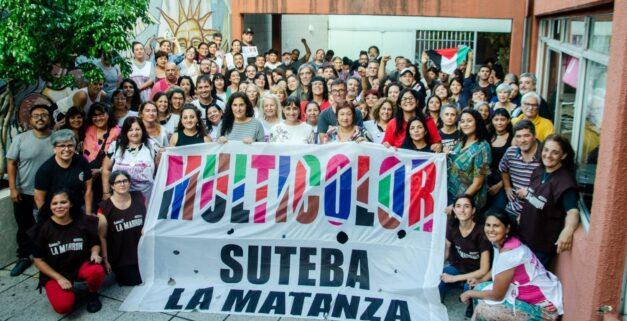 "Integrantes de la lista Multicolor del SUTEBA Seccional la Matanza. En el centro del grupo se encuentra Romina del Plá, nueva secretaria general del SUTEBA Matanza." "Integrantes de la lista Multicolor del SUTEBA Seccional la Matanza. En el centro del grupo se encuentra Romina del Plá, nueva secretaria general del SUTEBA Matanza."