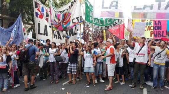 Paros de no inicio de 48 horas y plan de lucha de los sindicatos docentes Multicolor
