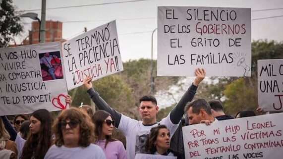 De la privatización de la salud al negocio narco, la oscura trama del fentanilo mortal