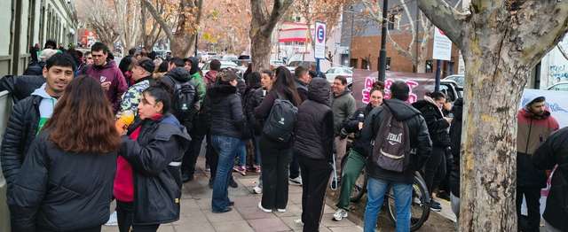 Neuquén: trabajadora estatal es detenida e incomunicada en el marco de sus funciones