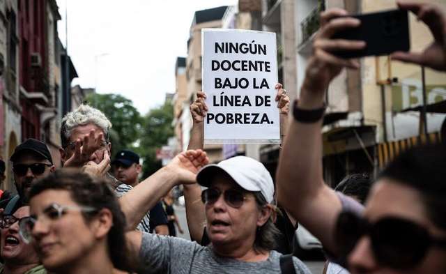 Suteba entregó la paritaria al ajuste fiscal de Kicillof