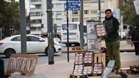 Milei empuja a 800.000 nuevos trabajadores a la pobreza