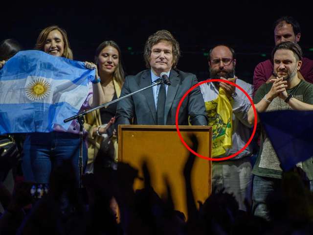 Jose Espert Javier Milei bandera liberales símbolos