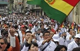 "Una multitud se moviliza por las calles de Bolivia" "Una multitud se moviliza por las calles de Bolivia"