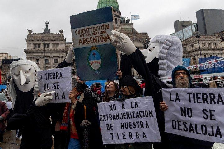 Tras el fallo de la Corte, tiremos abajo el DNU 70/23